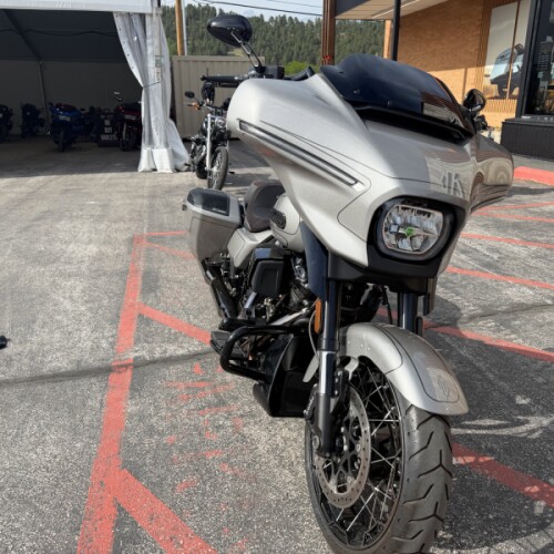 2023 Harley-Davidson® FLHXSE CVO™ Street Glide® thumb 2