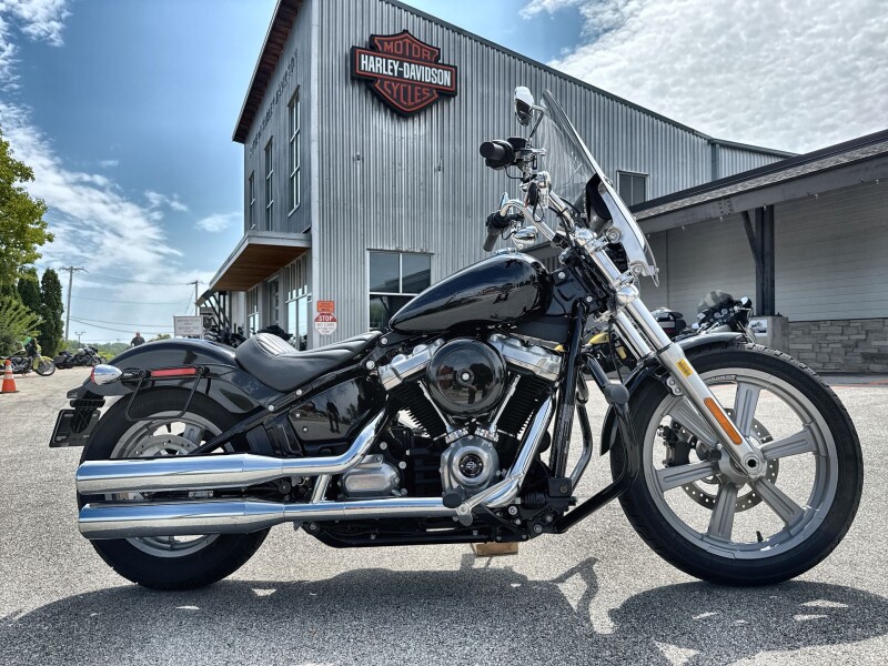 2022 Harley-Davidson® Softail Standard® Vivid Black