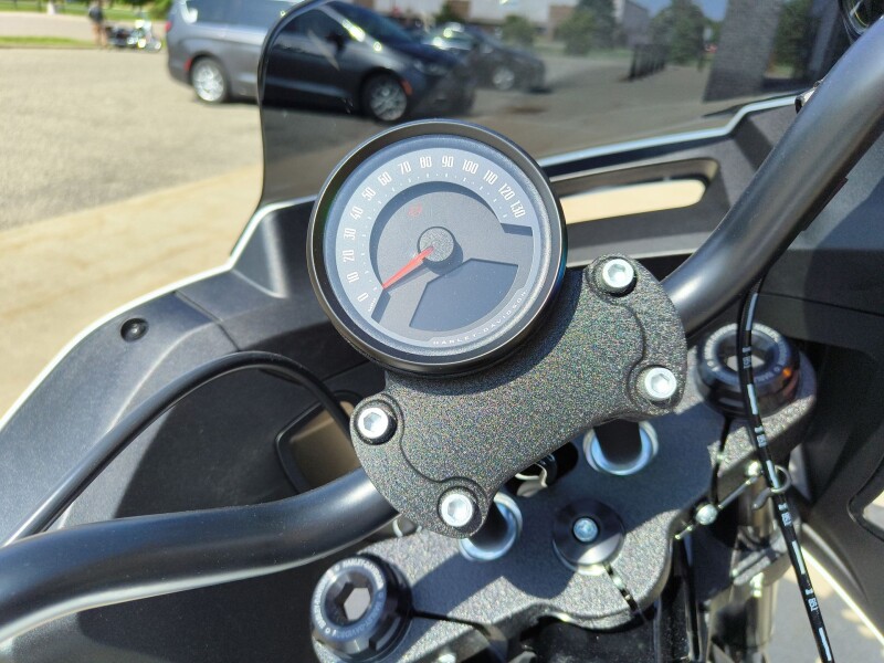 2026 Harley-Davidson® Low Rider® ST White Onyx Pearl - Black