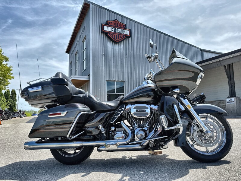 2016 Harley-Davidson® CVO™ Road Glide® Ultra Carbon Dust/Charcoal Slate