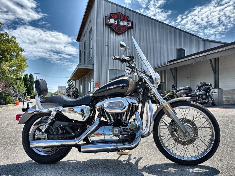2004 Harley-Davidson® 1200 Custom Two-Tone Smokey Gold and Vivid Black