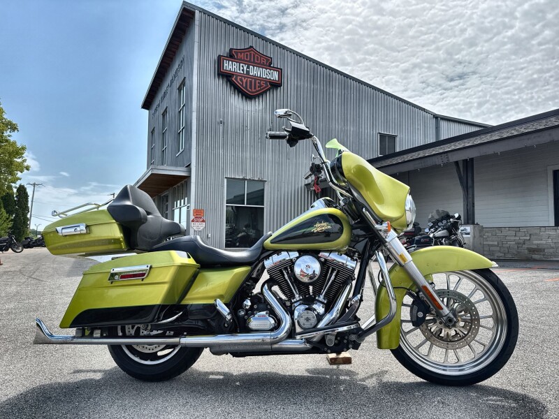 2011 Harley-Davidson® Street Glide® Apple Green/Vivid Black