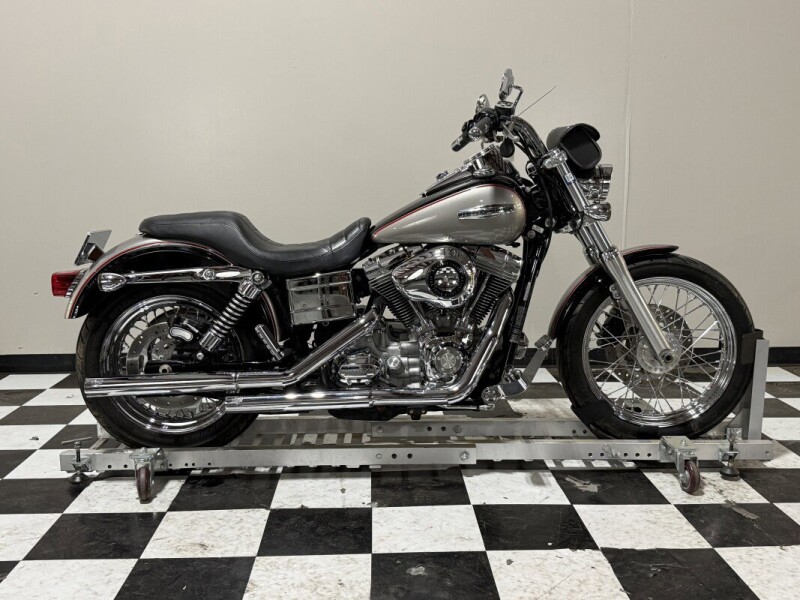 FXDC 2009 Super Glide® Custom