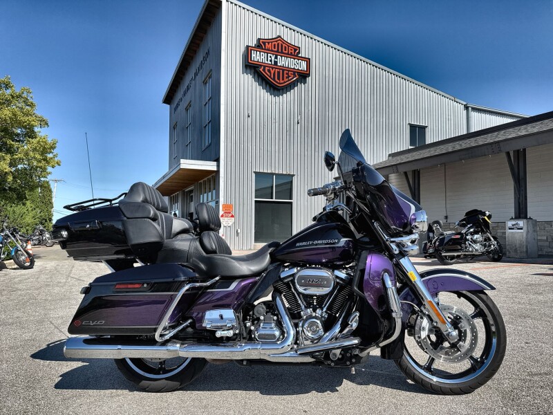 2021 Harley-Davidson® CVO™ Limited Royal Purple & Royal Black Fade