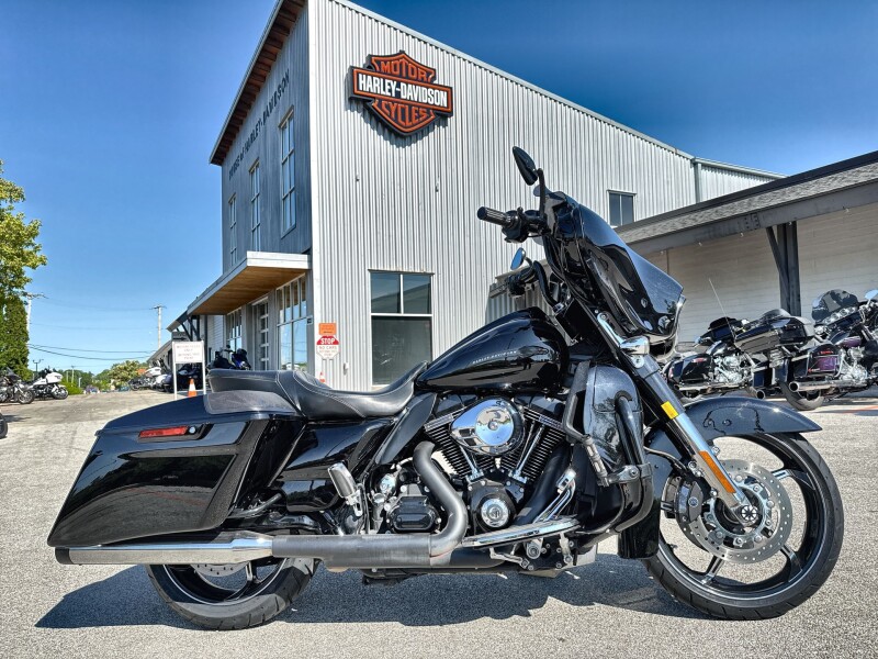 2016 Harley-Davidson® CVO™ Street Glide® Carbon Crystal with Phantom Flames