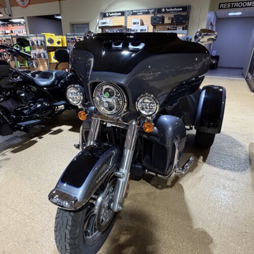 2022 Harley-Davidson® FLHTCUTG Tri Glide® Ultra thumb 2