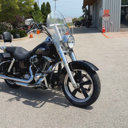 2013 Harley-Davidson® Switchback™ Vivid Black thumb 3
