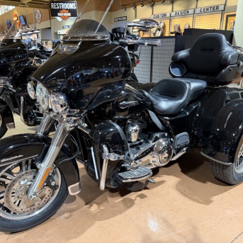 2021 Harley-Davidson® FLHTCUTG Tri Glide® Ultra thumb 2