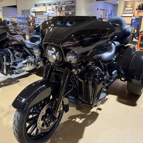2025 Harley-Davidson® FLHTCUTG Tri Glide® Ultra thumb 3