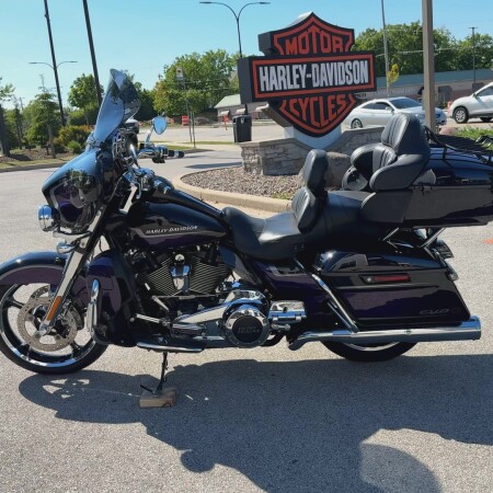 2021 Harley-Davidson® CVO™ Limited Royal Purple & Royal Black Fade thumb 0