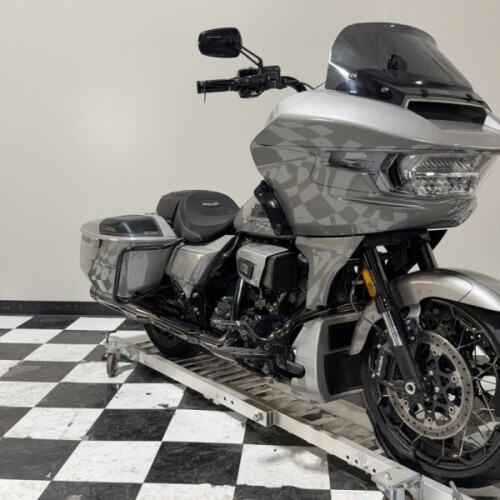 FLTRXSE 2023 CVO™ Road Glide® thumb 3