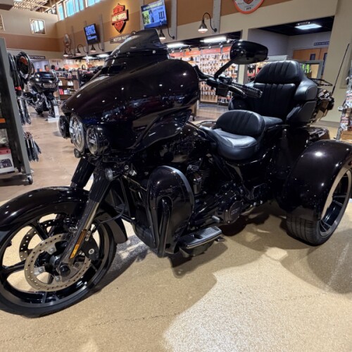 2021 Harley-Davidson® FLHTCUTGSE CVO™ Tri Glide® thumb 2