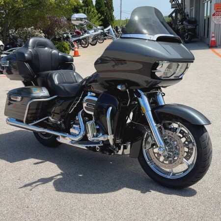 2016 Harley-Davidson® CVO™ Road Glide® Ultra Carbon Dust/Charcoal Slate thumb 3