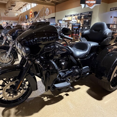 2025 Harley-Davidson® FLHTCUTG Tri Glide® Ultra thumb 2