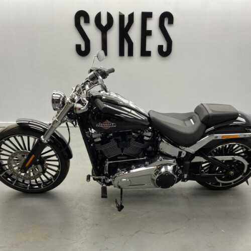 2025 Harley-Davidson FXBR 117 Softail Breakout in Vivid Black thumb 0