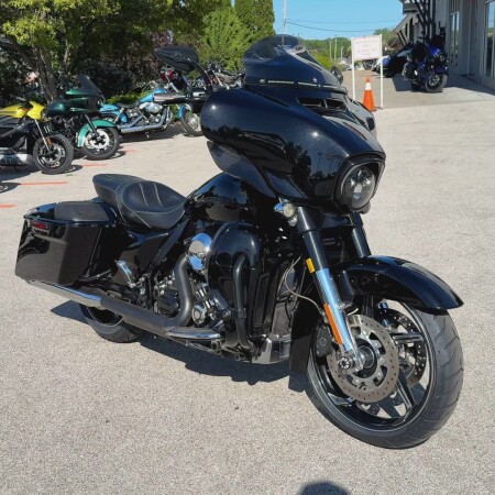 2016 Harley-Davidson® CVO™ Street Glide® Carbon Crystal with Phantom Flames thumb 3