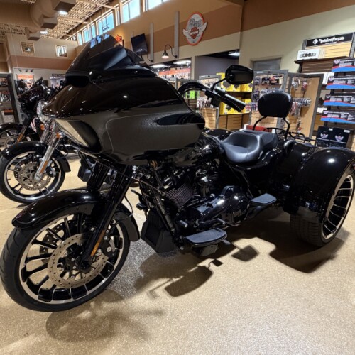 2023 Harley-Davidson® FLTRT Road Glide® 3 thumb 3