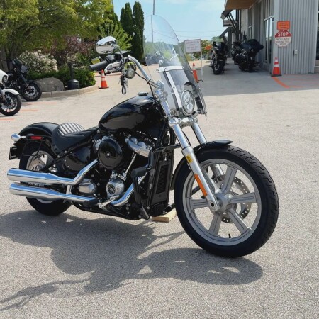2022 Harley-Davidson® Softail Standard® Vivid Black thumb 3