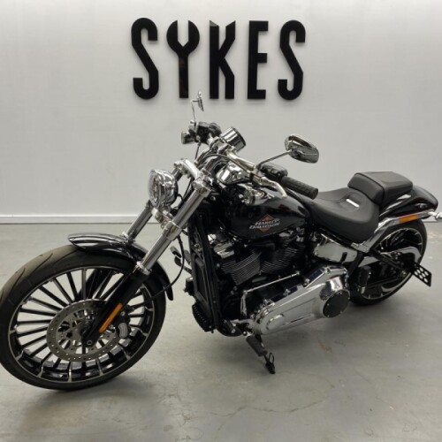 2025 Harley-Davidson FXBR 117 Softail Breakout in Vivid Black thumb 1