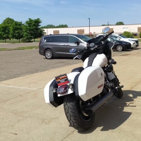 2026 Harley-Davidson® Low Rider® ST White Onyx Pearl - Black thumb 3