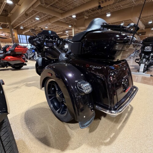2021 Harley-Davidson® FLHTCUTGSE CVO™ Tri Glide® thumb 0