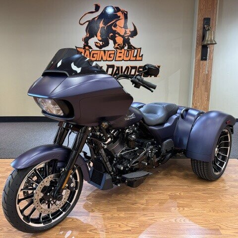 FLTRT 2025 Road Glide® 3 thumb 1