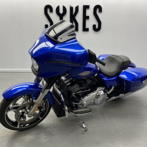 2025 Harley-Davidson FLHX Street Glide 117 in Blue Burst and Chrome Trim thumb 1