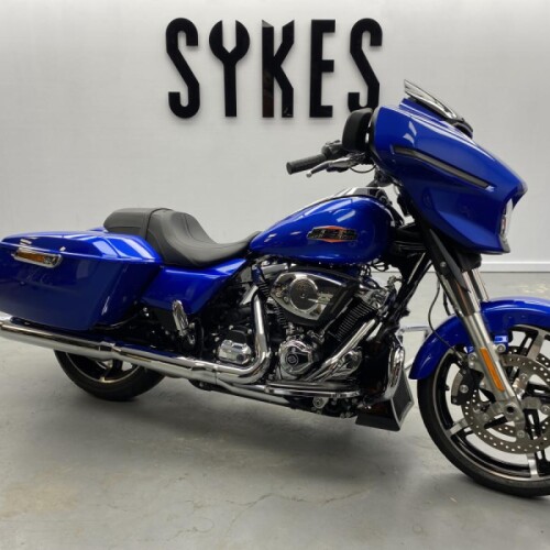 2025 Harley-Davidson FLHX Street Glide 117 in Blue Burst and Chrome Trim thumb 2
