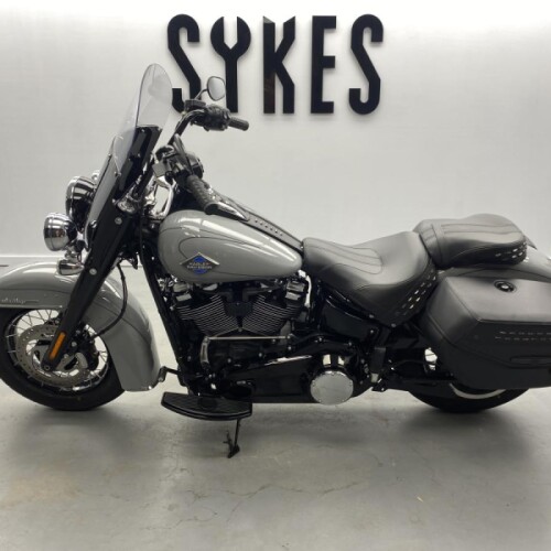 2025 Harley-Davidson FLHC Softail Heritage 117 in Billiard Grey thumb 2