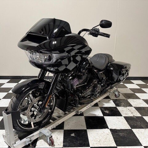 FLTRX 2026 Road Glide® thumb 2