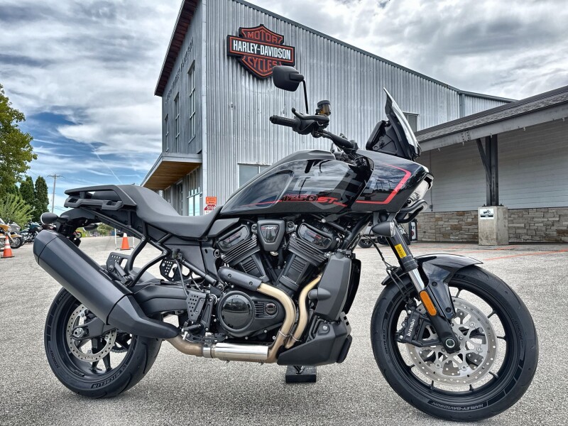 2026 Harley-Davidson® Pan America® 1250 ST Vivid Black Black Trim