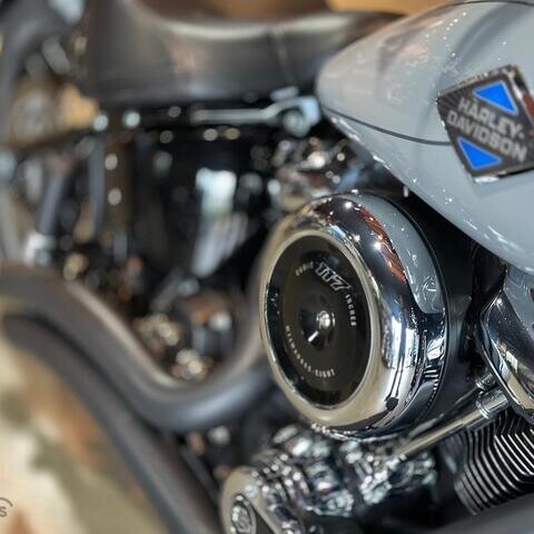 MY25 Harley-Davidson Softail Heritage Classic 117 (FLHC) $36,990 thumb 2