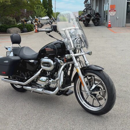 2017 Harley-Davidson® SuperLow® 1200T Vivid Black thumb 3