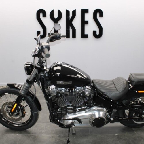 NEW 2025 Harley-Davidson FXBB Softail Street Bob 117 in Vivid Black thumb 1