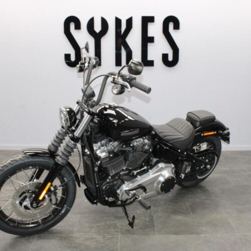 NEW 2025 Harley-Davidson FXBB Softail Street Bob 117 in Vivid Black thumb 2