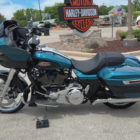 2026 Harley-Davidson® Road Glide® Teal Thunder / Vivid Black Chrome Trim thumb 0