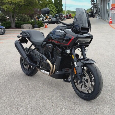 2026 Harley-Davidson® Pan America® 1250 ST Vivid Black Black Trim thumb 3