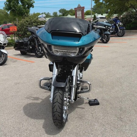 2026 Harley-Davidson® Road Glide® Teal Thunder / Vivid Black Chrome Trim thumb 2