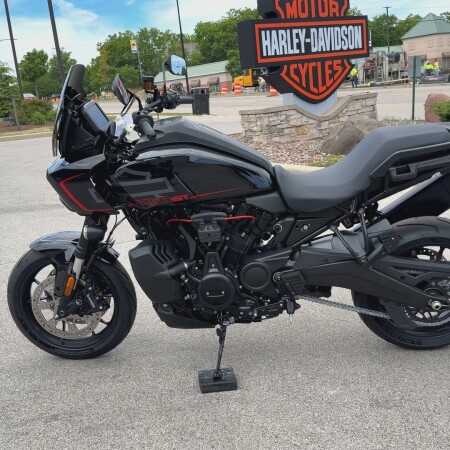 2026 Harley-Davidson® Pan America® 1250 ST Vivid Black Black Trim thumb 0
