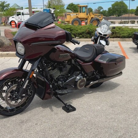 2024 Harley-Davidson® CVO™ Street Glide® Copperhead thumb 1