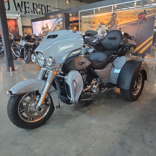 FLHTCUTG 2024 Tri Glide™ Ultra thumb 1