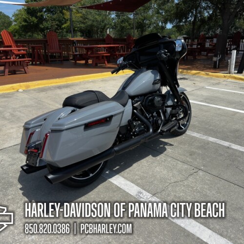2026 Harley-Davidson® Street Glide® thumb 3