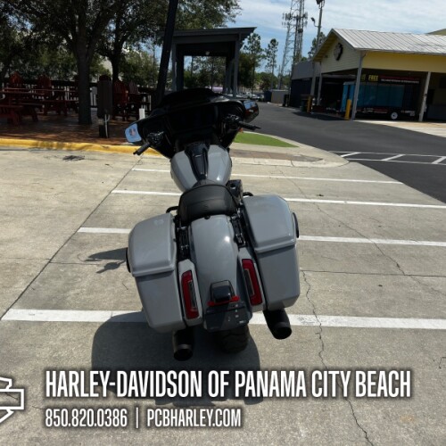 2026 Harley-Davidson® Street Glide® thumb 2