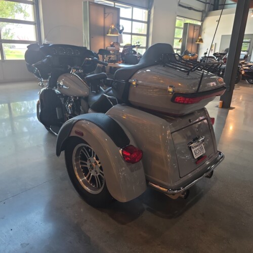 FLHTCUTG 2024 Tri Glide™ Ultra thumb 0