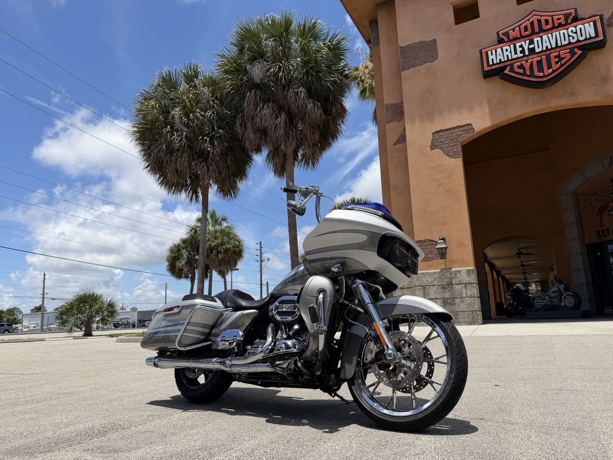 FLTRUSE 2016 CVO™ Road Glide® Ultra
