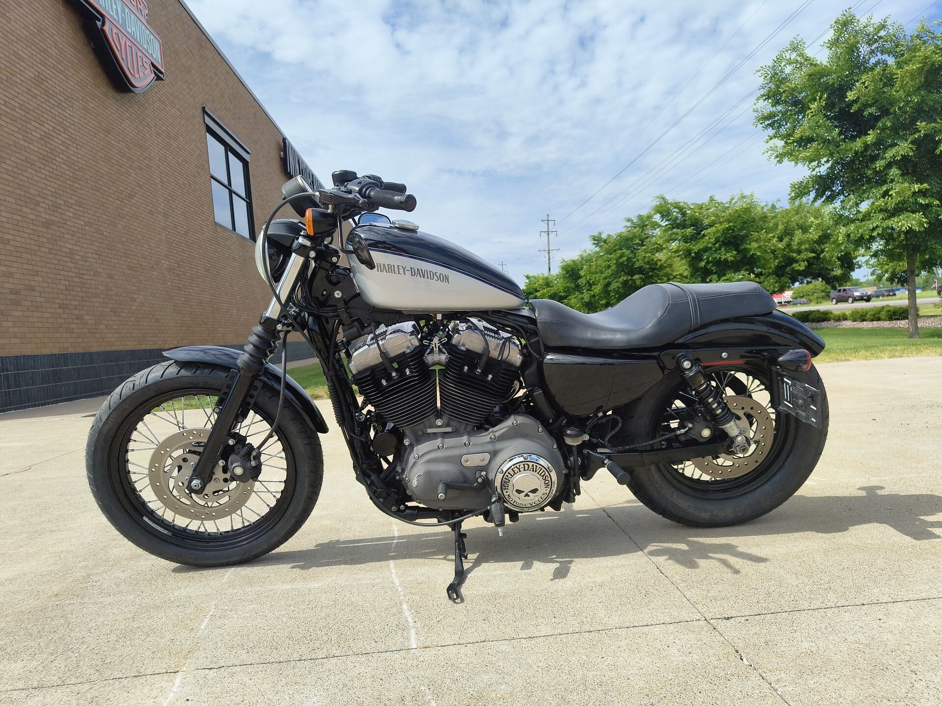 2012 Harley-Davidson® Nightster® Two-Tone Midnight Pearl/Brilliant Silver Pearl