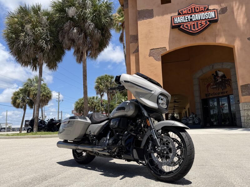 FLHXSE 2023 CVO™ Street Glide®