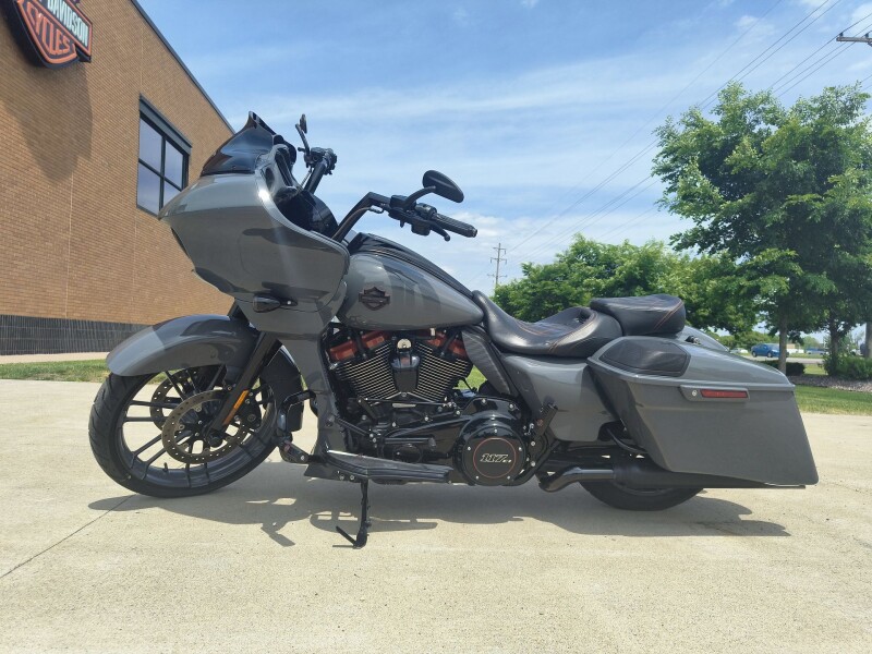 2022 Harley-Davidson® CVO™ Street Glide® Hightail Yellow Pearl
