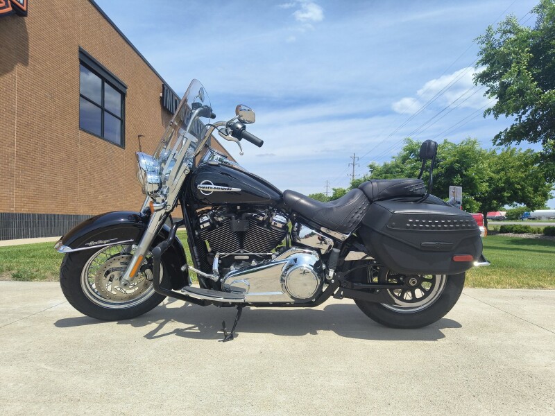 2020 Harley-Davidson® Heritage Classic 107 Vivid Black