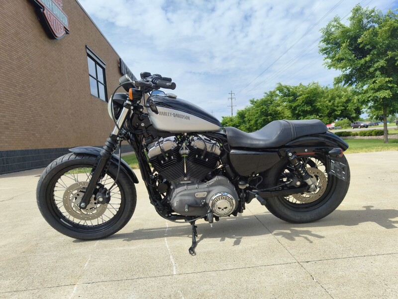 2012 Harley-Davidson® Nightster® Two-Tone Midnight Pearl/Brilliant Silver Pearl